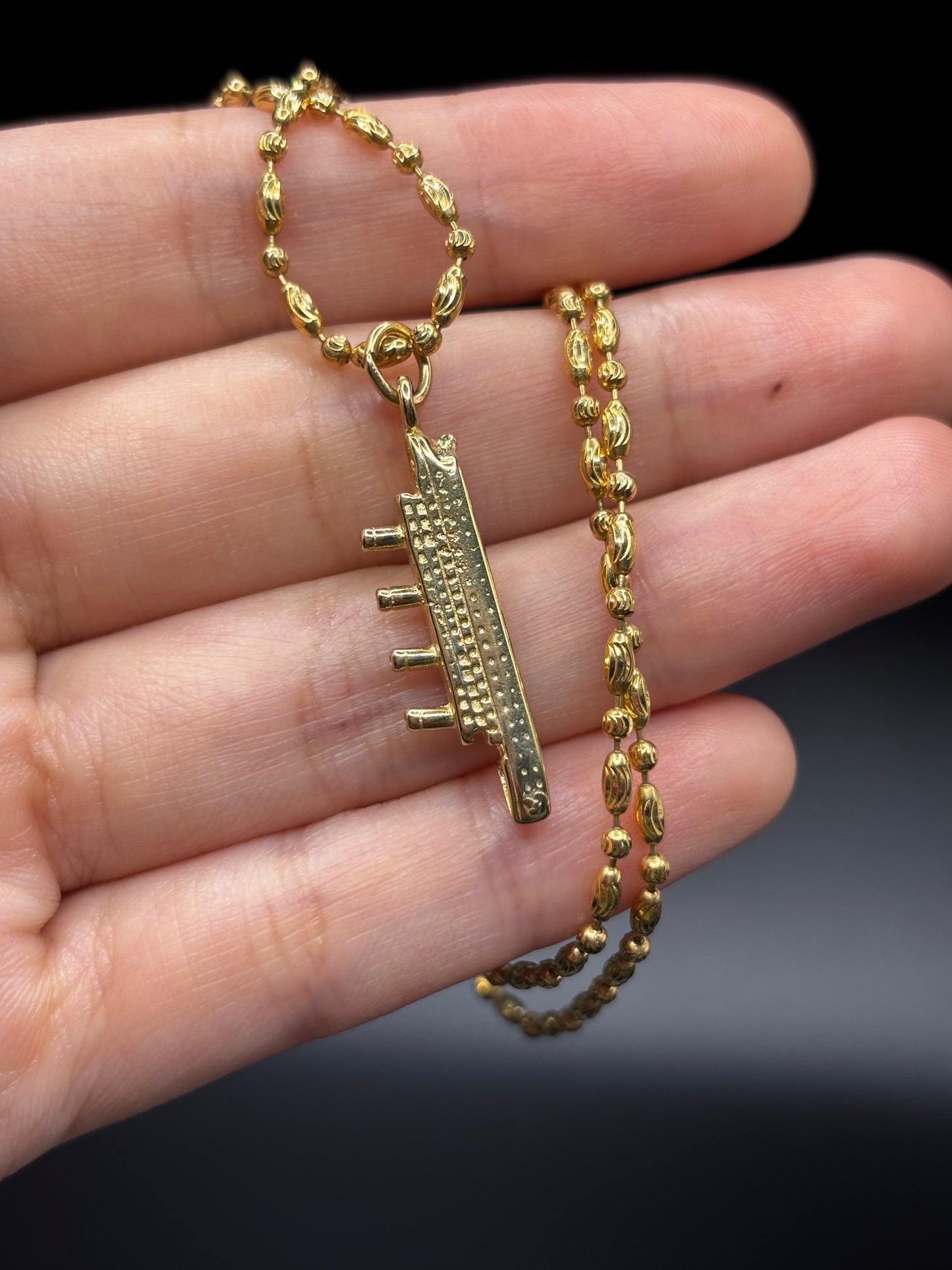 9k Vintage Titanic Pendant
